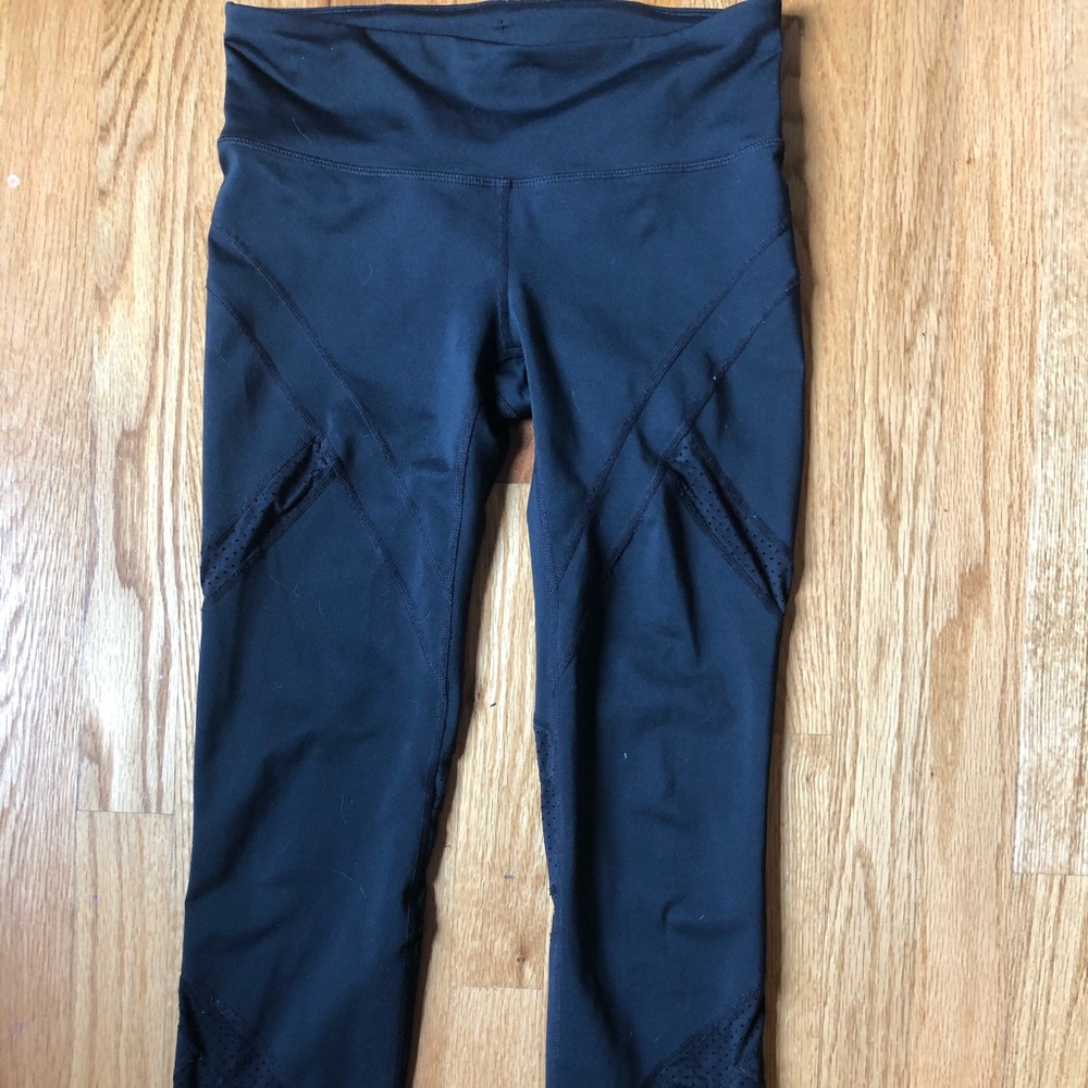 Women’s GapFit black size Xs mesh detail leggings